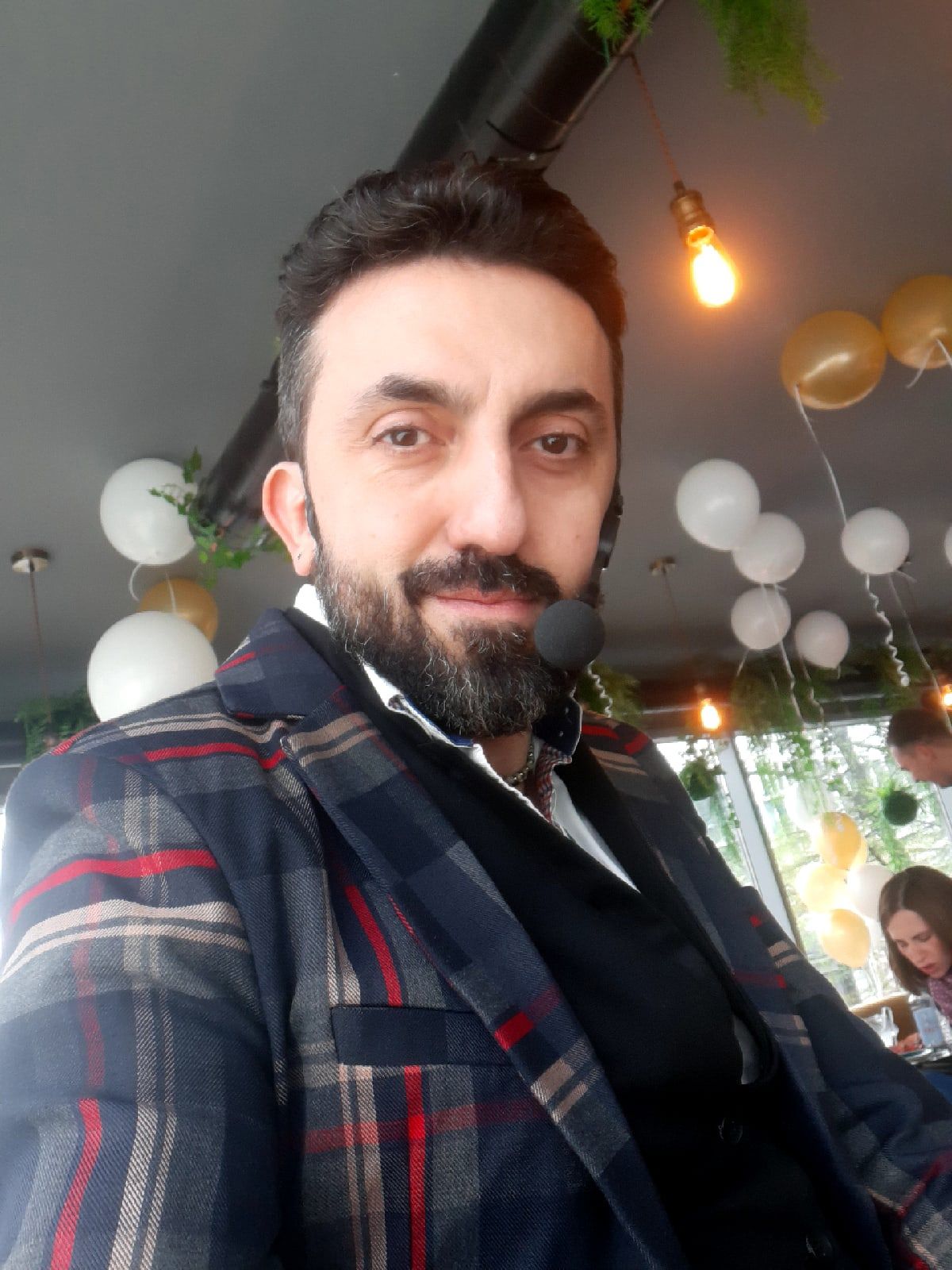 Ведущий Антон Антонов